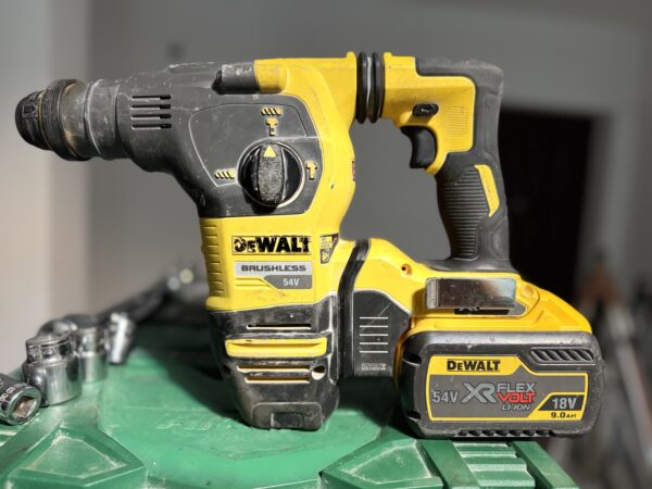 Trapan Dewalt ( pa mbushes)