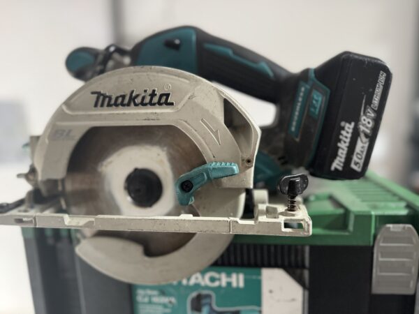 Cerkullar Makita ( pa mbushes)