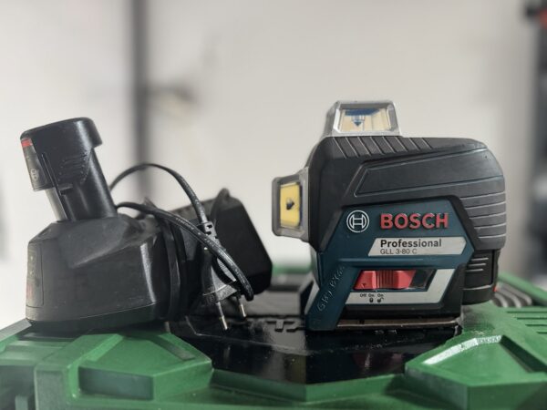 Laser 3 D Bosch ( vi te kuqe)
