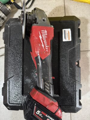 Fleks Millwaukee me bateri 5.0