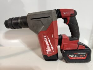 Trapan Millwaukee me bateri 12 A